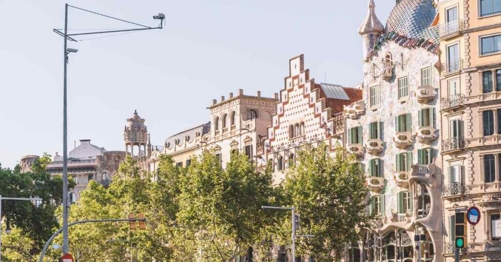 unde te cazezi in barcelona - Cartierul Gracia